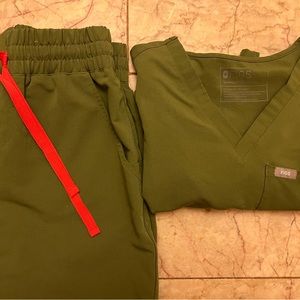 Forest Figs Scrubs - Small Set